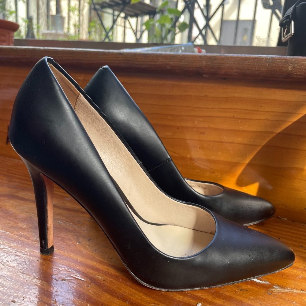 Cole Haan Emery Black Pointed Heel Pumps - Size 5.5